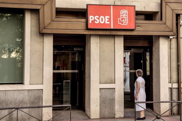 Izquierda Socialista propone debatir la instauración de una República Federal Laica en España en el 40 Congreso del PSOE