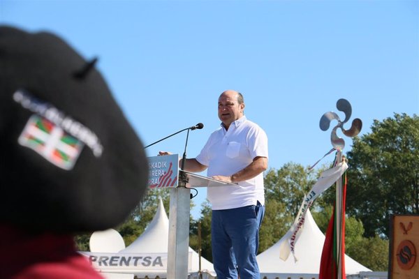 PNV celebra el Alderdi Eguna con un sobrio acto centrado en su liderazgo para sacar a Euskadi más fuerte de la crisis