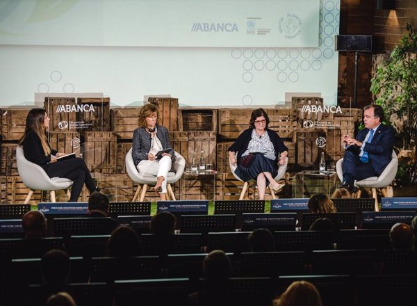 Abanca promueve la reflexión sobre la sostenibilidad en el sistema financiero y empresarial en Oporto
