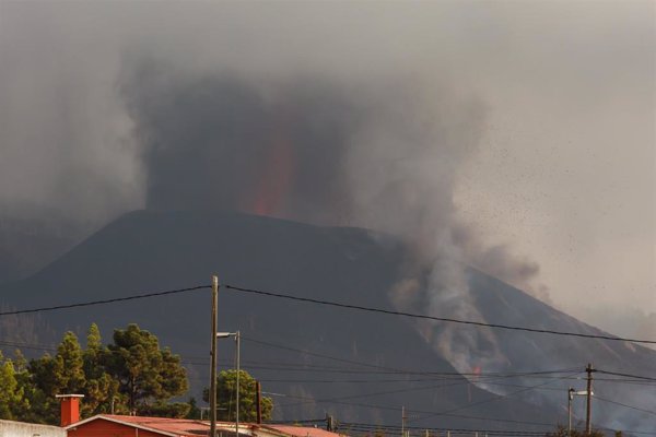 La lava cubre ya 212 hectáreas en La Palma, destruye 461 edificaciones y 16,9 km de carretera