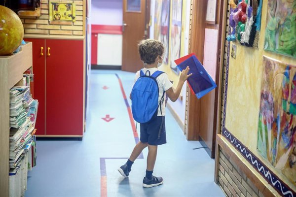 Cantabria cierra una nueva aula en Cristo Rey de San Vicente y suben a 17 las confinadas