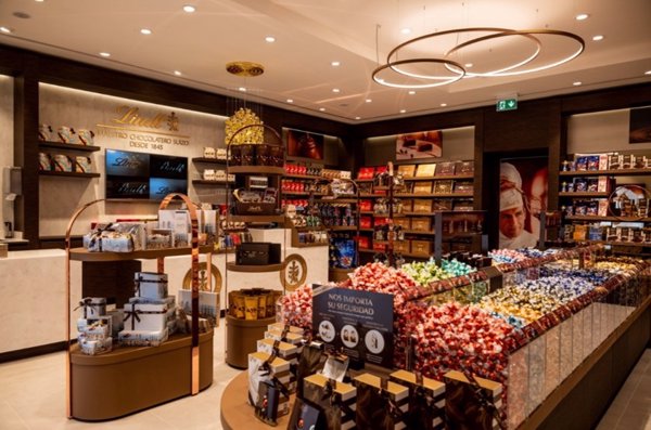 La firma chocolatera 'premium' Lindt & Sprüngli abre su boutique número 20 en la Península Ibérica