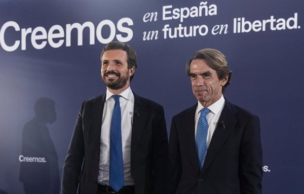 Aznar pide a Casado dar la batalla de las ideas: 