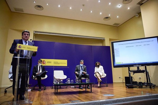 Escrivá sostiene que la reducción de las aportaciones máximas a los planes privados potenciará los de empresa