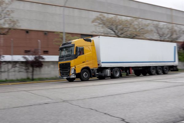 La patronal del transporte de mercancías firma un acuerdo con Icired para combatir la morosidad en el sector