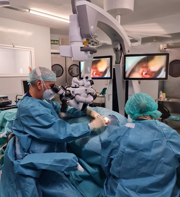 Hospital La Luz utiliza el robot Kinevo 900 para tratar la patología del oído medio con óptimos resultados