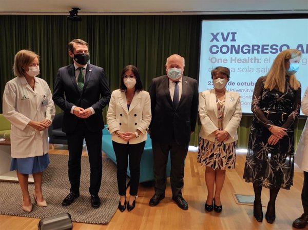 Darias agradece la labor de los periodistas durante la pandemia al inaugurar el XVI Congreso de la ANIS en Córdoba