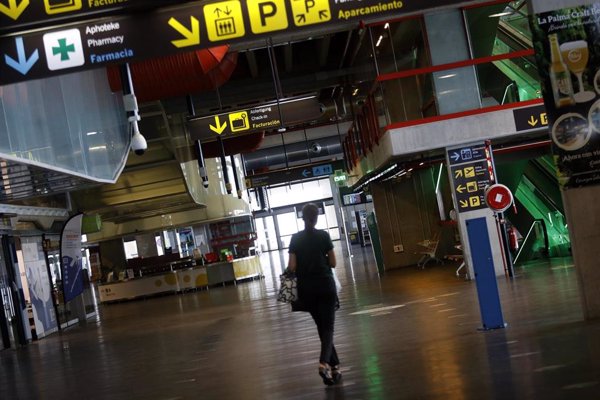 Los ocho aeropuertos de Canarias continúan operando con normalidad