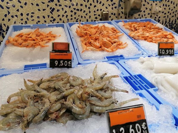 El 76% de los supermercados europeos ignora el impacto de su suministro de pescado de piscifactoría, según un informe