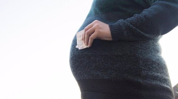 Un estudio en Barcelona identifica 42 compuestos químicos potencialmente nocivos en embarazadas