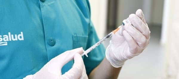 Investigadores españoles desarrollan una solución intranasal que mejora la eficacia de las vacunas Covid