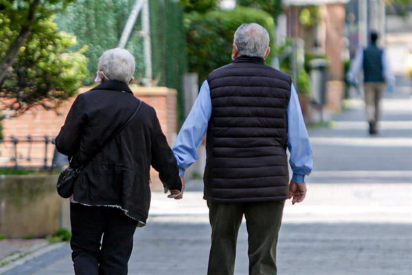 Un informe indica que los hombres españoles tendrán una vida media de 85 años y las mujeres de 88 años en 2100