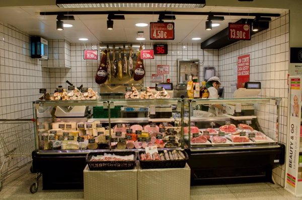 Pasta, carnes, leche y huevos registran subidas de precios de entre el 8,3% y el 21,2%, según la OCU