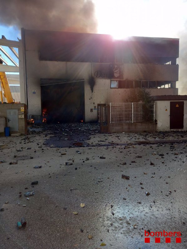 Trece heridos en una explosión en una empresa de residuos químicos en L'Arboç (Tarragona)