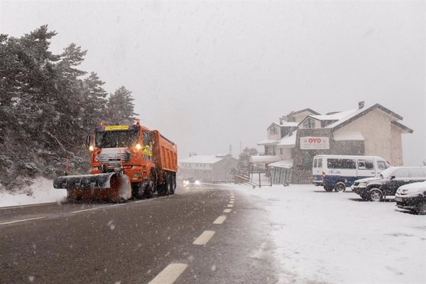 Gobierno dispone 747 quitanieves y 131.695 toneladas de fundentes para las nevadas en Aragón, Castilla y León y Cataluña