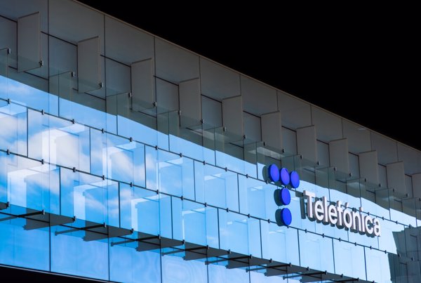 Criteria Caixa realiza su mayor compra en Telefónica desde junio con 6,2 millones de euros