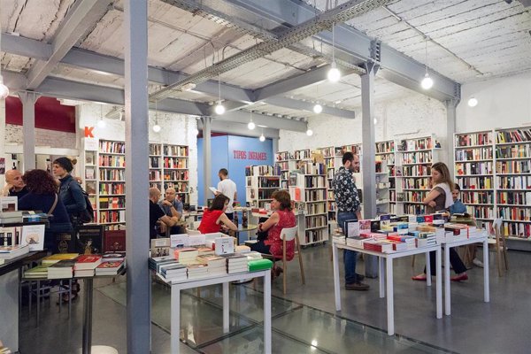 recibir insecto Ambientalista La librería 'Tipos Infames' de Madrid gana el 'Premio Librería Cultural  2021' de CEGAL