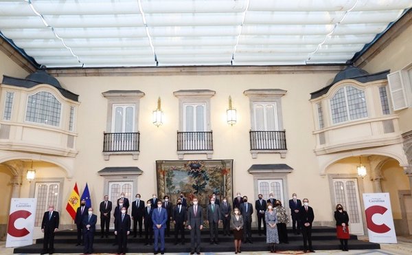 El Rey preside la reunión del Patronato de la Fundación Carolina en el Palacio Real de El Pardo