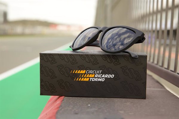 Hawkers y el Circuit Ricardo Tormo lanzan la primera gafa 'Made in Spain' y garantía de por vida