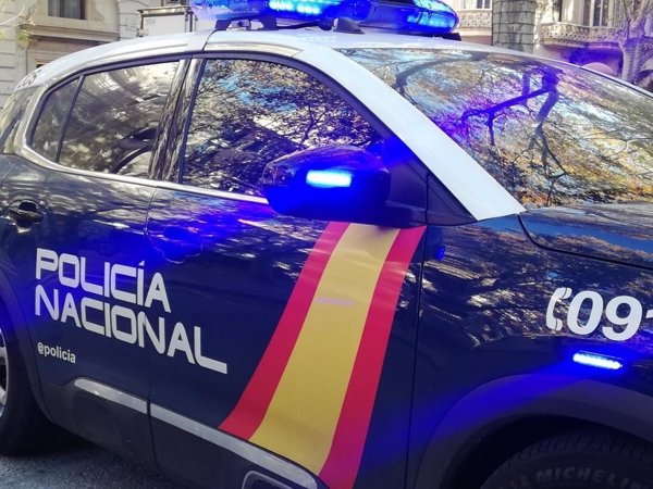 Detenido por hacerse pasar por policía y cachear, robar y amenazar de muerte a unos menores en Valencia