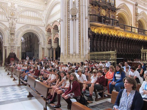 Cerca de 40 entidades piden derogar los Acuerdos con el Vaticano para que no se dé Religión en los centros educativos