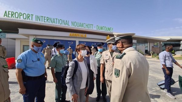 La directora de la Guardia Civil destaca en Mauritania el despliegue de patrullas marítimas y terrestres