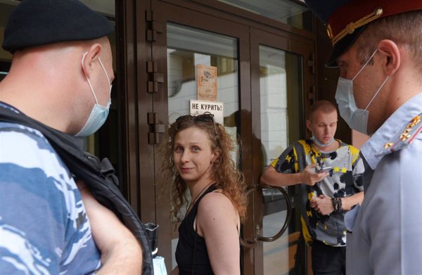 Detienen en Moscú a la Pussy Riot María Aliójina, condenada en 2021 a un año de libertad vigilada