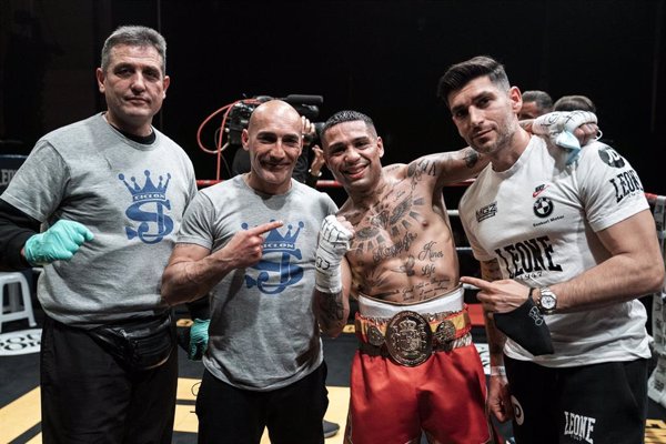 Salvi Jiménez, nuevo campeón de España de peso Superpluma