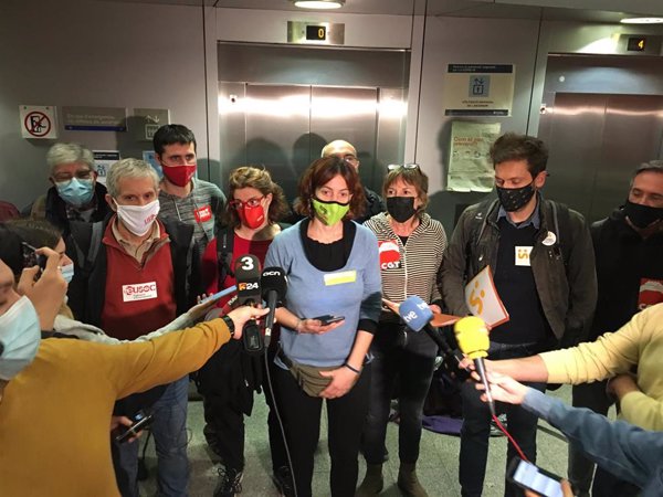 Los sindicatos educativos de Cataluña mantienen la huelga y ven la mediación un 