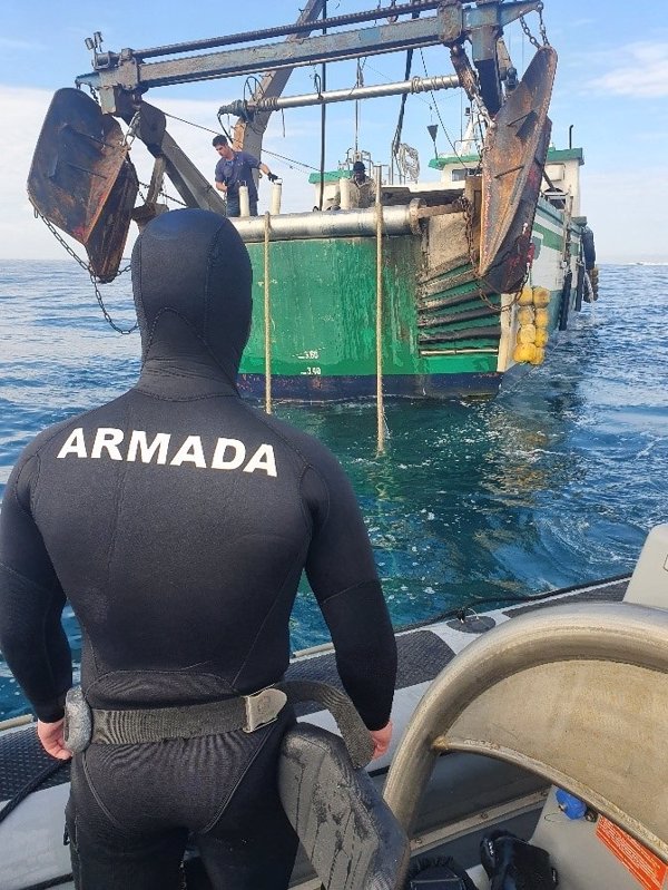 El patrullero 'Tarifa' auxilia a un pesquero que se encontraba sin gobierno en aguas de Castellón
