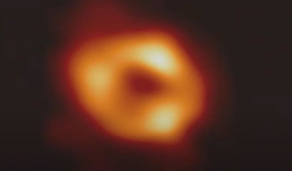 Primera imagen del agujero negro en el corazón de nuestra galaxia
