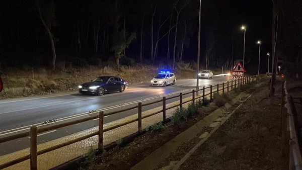 Desalojan el casco urbano de Benahavís y tres urbanizaciones más por le incendio de Pujerra (Málaga)