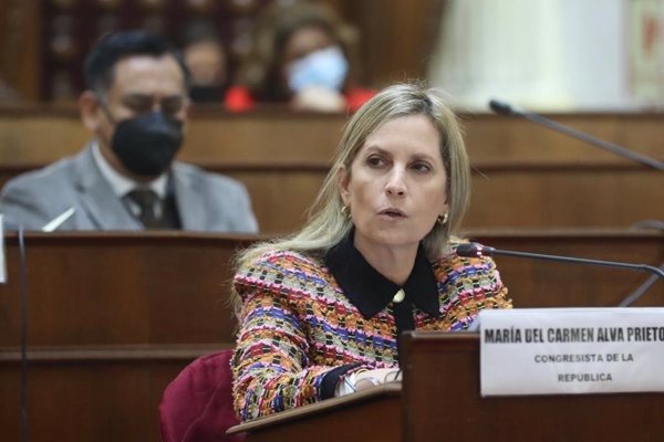 Denuncian ante la Fiscalía a la presidenta del Congreso de Perú por 