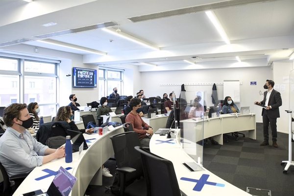 Los másteres de finanzas de IE y Esade, en el 'top 20' de los mejores del mundo, según el 'Financial Times'
