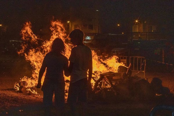 Podólogos advierte sobre las principales afecciones en la Noche de San Juan: quemaduras, torceduras y laceraciones