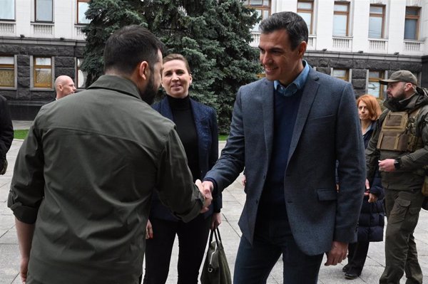 Sánchez felicita a Ucrania por su condición de candidato: 