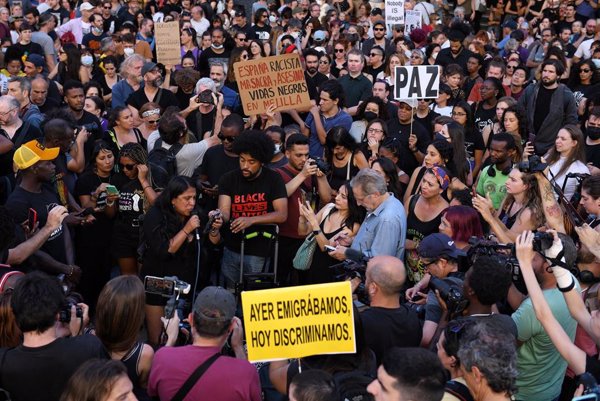 Cientos de personas protestan en Madrid contra las políticas migratorias tras la 