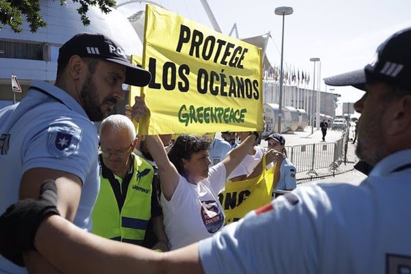 Greenpeace denuncia la falta de compromiso de los países en la Conferencia de la ONU sobre Océanos en Lisboa
