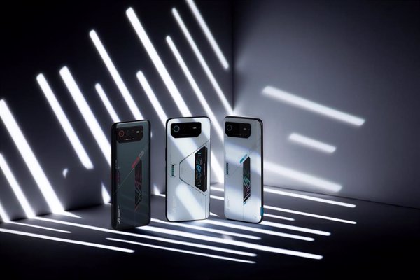 ROG Phone 6 Pro, con pantalla trasera personalizable, llegará en agosto por 1.329 euros