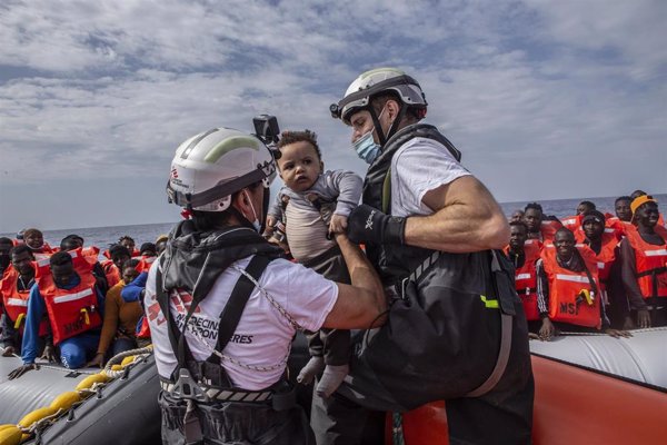 El barco de Médicos Sin Fronteras rescata a más de 3.000 personas en el Mediterráneo en su primer año de operaciones