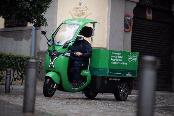 Heineken España implanta vehículos eléctricos en Madrid y Málaga para el reparto sostenible de cervezas