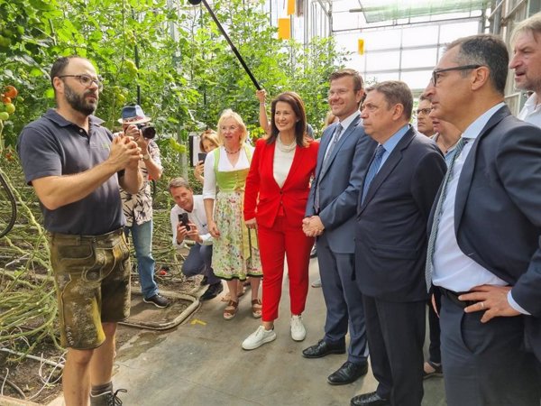 Planas y el ministro alemán Özdemir visitan explotaciones familiares en Núremberg