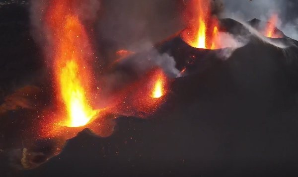Los movimientos sísmicos en los 3 meses previos a la erupción en el Hierro ocurrieron en la Palma en 