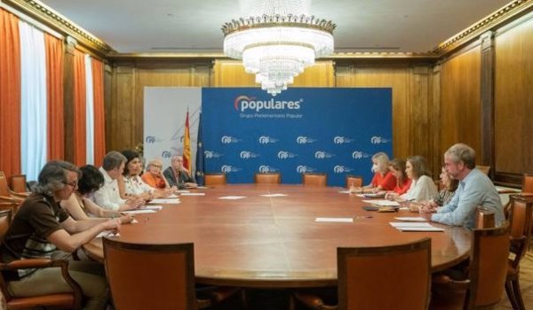 El PP reitera ante Escuela de Todos que el castellano tiene que ser lengua vehicular en el sistema educativo catalán