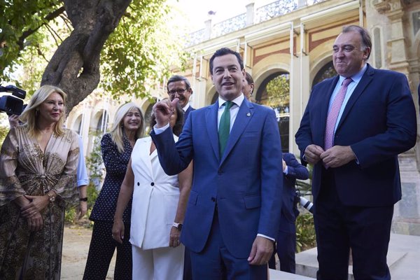 El Gobierno andaluz aprueba 58 nombramientos para completar el organigrama de las consejerías