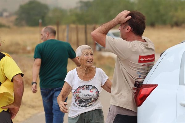 Los vecinos de Talamantes (Zaragoza), desalojados por el incendio del Moncayo, pueden volver a sus casas