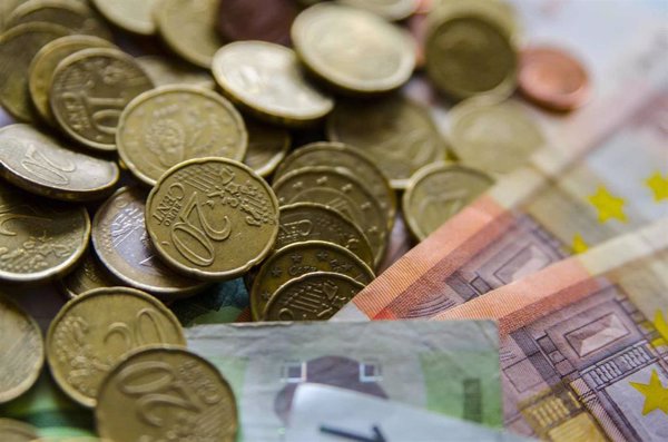 El Tesoro coloca 1.702,88 millones de euros en la subasta de letras y ya remunera la referencia a tres meses