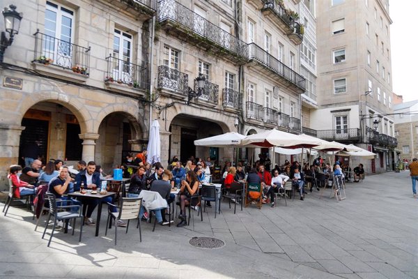 Crecen los hospitalizados y casos activos de Covid en Galicia, pero bajan los nuevos contagios