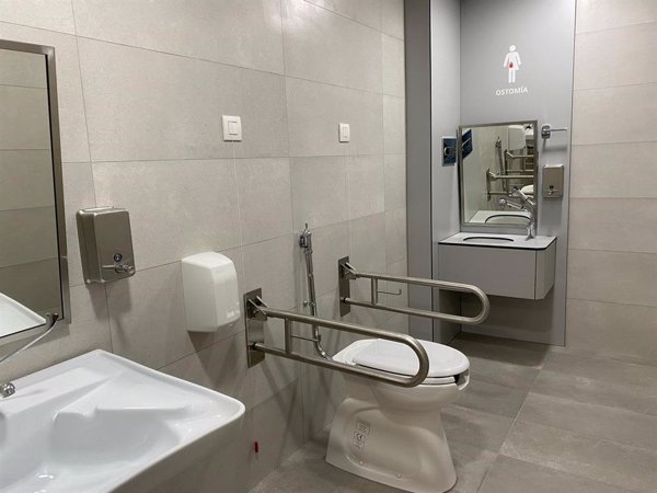 Personas ostomizadas piden que se incluyan los baños adaptados a ostomizados en el código técnico de edificación