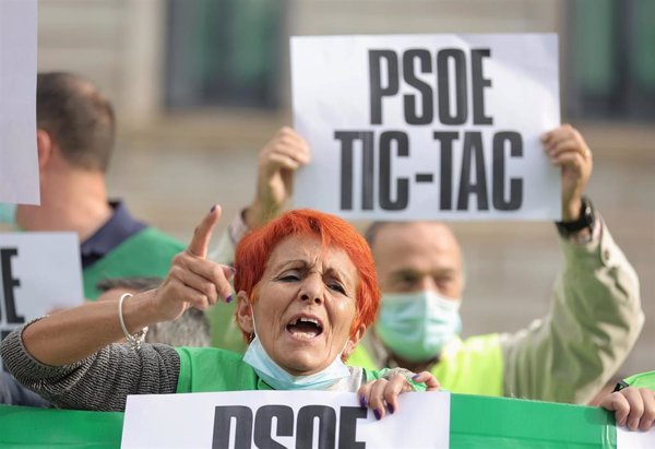 Podemos, socios del Gobierno y colectivos presionan al PSOE en el Congreso para desatascar la Ley de Vivienda